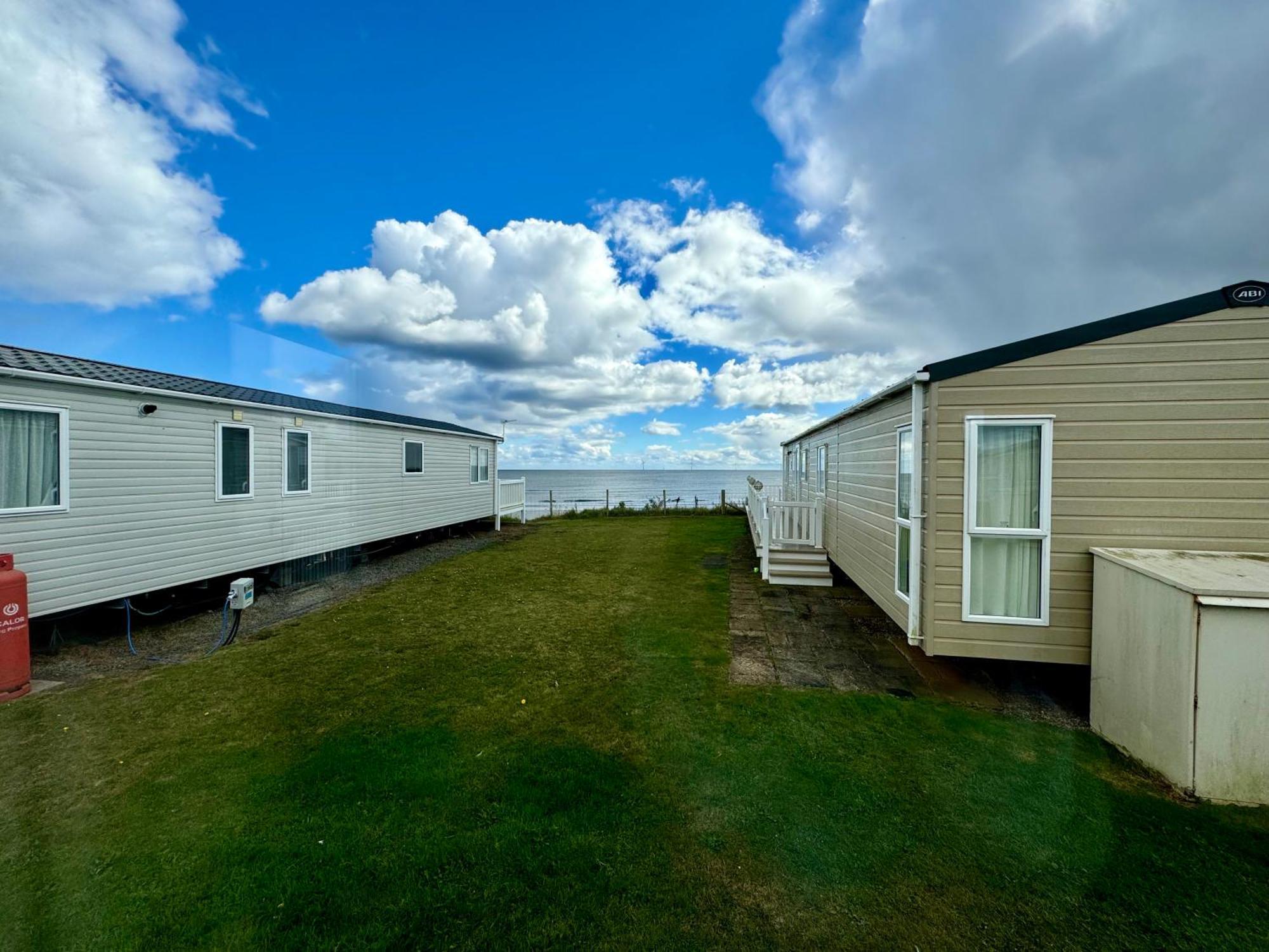 New Sea View Platinum Caravan With Huge Decking Newcastle Upon Tyne Kültér fotó